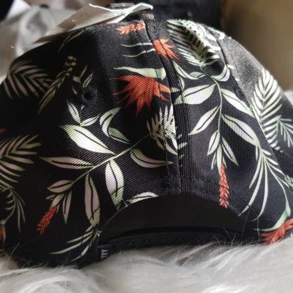 H&M Alternate Future Snapback Hat - Picture 3 of 3